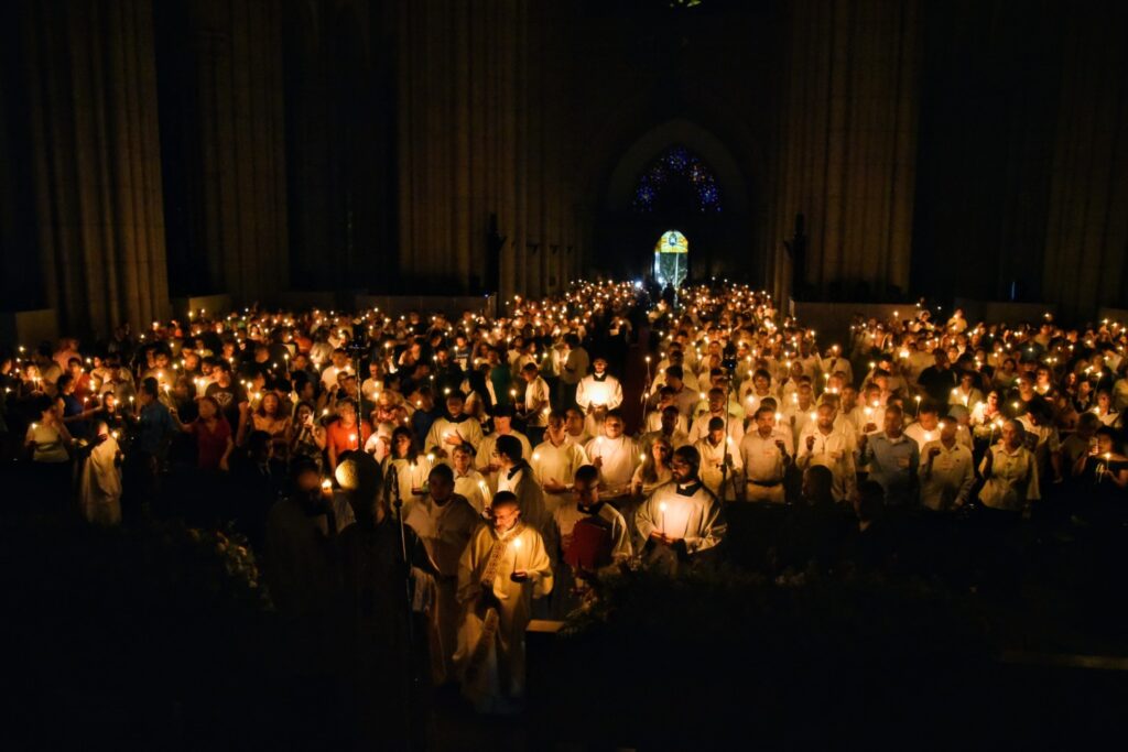 Páscoa: com o Cristo ressuscitado, passamos da morte para a vida nova pelo Batismo - Jornal O São Paulo