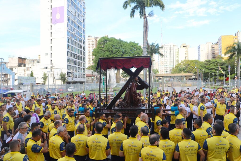 Pelo Rio Araguaia, barquinhos iluminados anunciam a Paixão de Cristo - Jornal O São Paulo