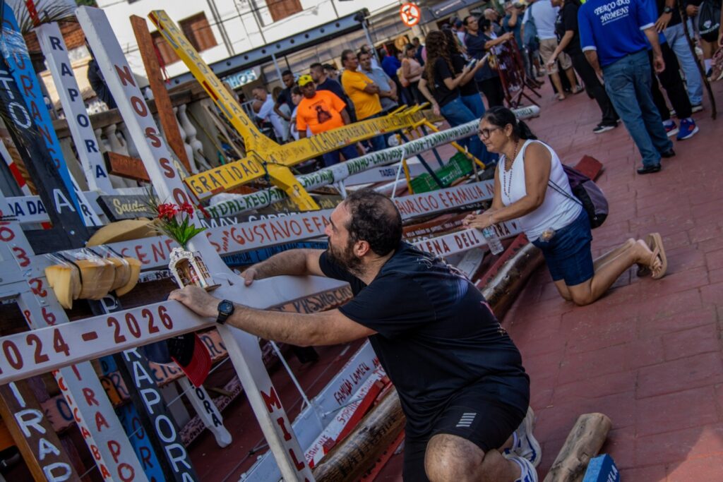 Pelo Rio Araguaia, barquinhos iluminados anunciam a Paixão de Cristo - Jornal O São Paulo