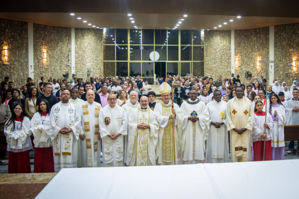 Dom Márcio Antonio dá posse ao novo Pároco da Paróquia São Marcos Evangelista - Jornal O São Paulo