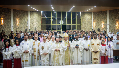 Dom Márcio Antonio dá posse ao novo Pároco da Paróquia São Marcos Evangelista