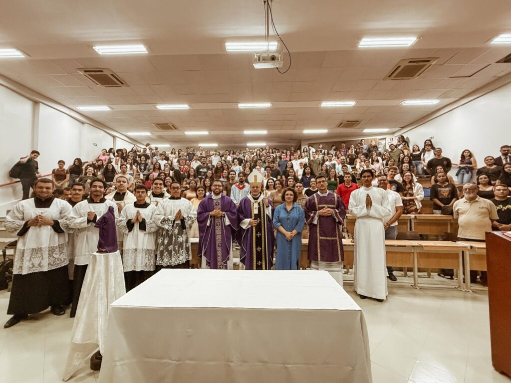 Cresce a busca de jovens e adultos pela Igreja Católica em todo o mundo - Jornal O São Paulo