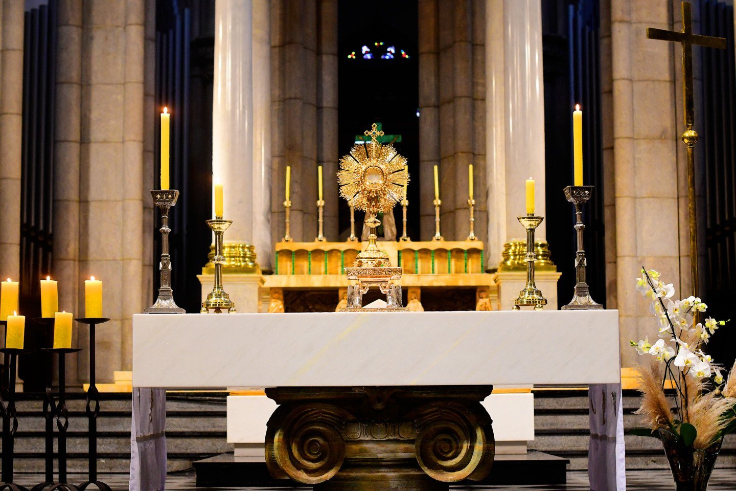 A adoração a Jesus Eucarístico é expressão da fé e da tradição da Igreja desde os seus primórdios - Jornal O São Paulo