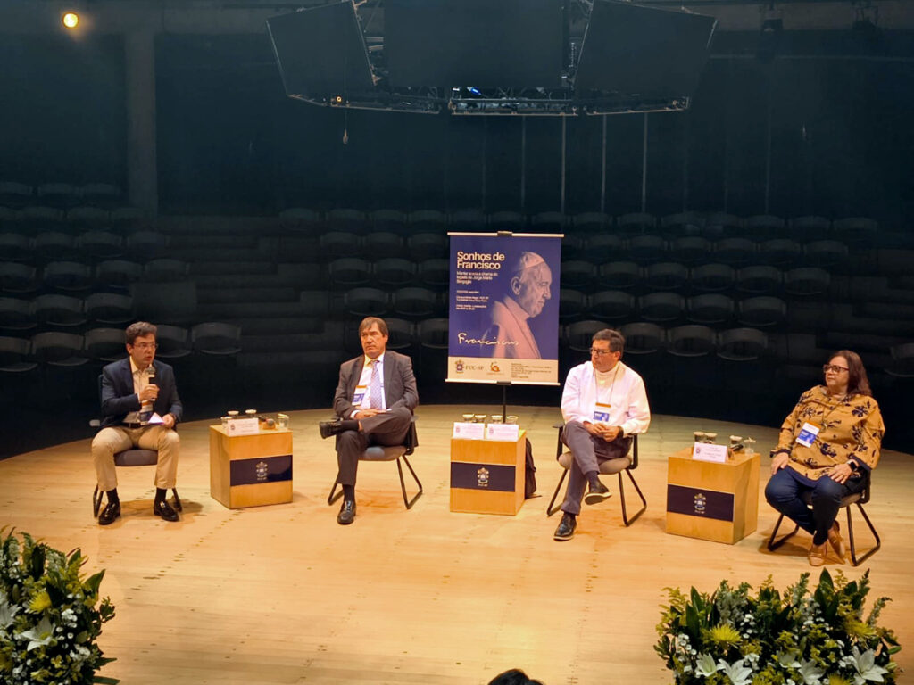 ‘Sonhos de Francisco’: evento na PUC-SP recorda as ideias e os ideais do Papa falecido há 1 ano - Jornal O São Paulo