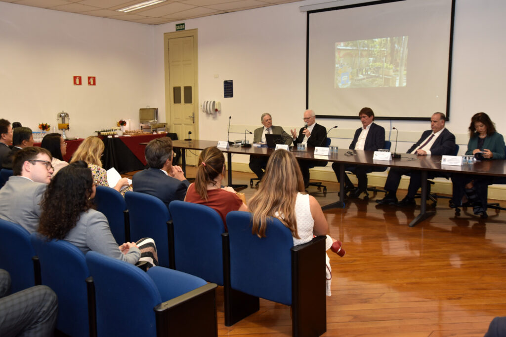 PUC-SP lança obra dedicada aos temas centrais do legado do Papa Francisco - Jornal O São Paulo