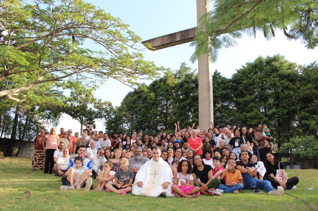 Jovens e adultos são crismados por Dom Edilson em paróquias da Lapa - Jornal O São Paulo