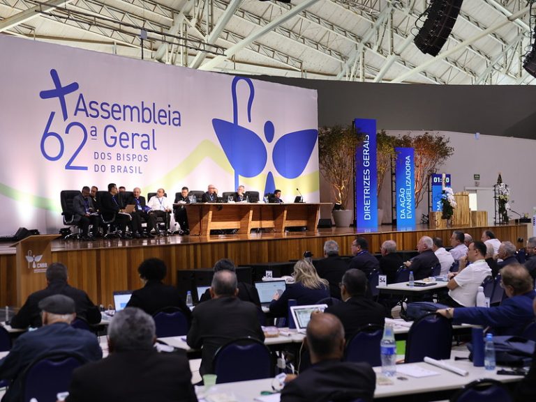 Bispos aprovam novas Diretrizes que vão orientar a evangelização no Brasil nos próximos 6 anos - Jornal O São Paulo