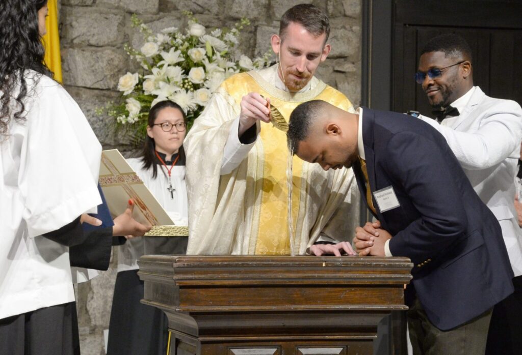 Cresce a busca de jovens e adultos pela Igreja Católica em todo o mundo - Jornal O São Paulo