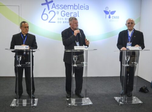Bispos destacaram sinodalidade, desafios sociais e diretrizes evangelizadoras na primeira coletiva da 62ª Assembleia da CNBB - Jornal O São Paulo