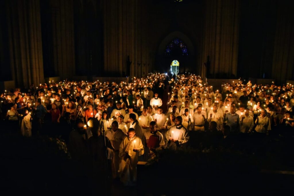 ‘Este é o anúncio desta noite: a passagem, do Senhor, da morte para a vida’ - Jornal O São Paulo
