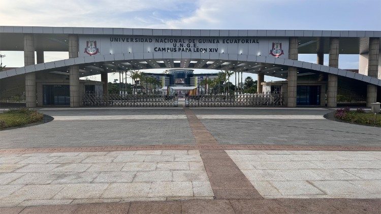 Leão XIV chega à Guiné Equatorial, última etapa da viagem à África - Jornal O São Paulo