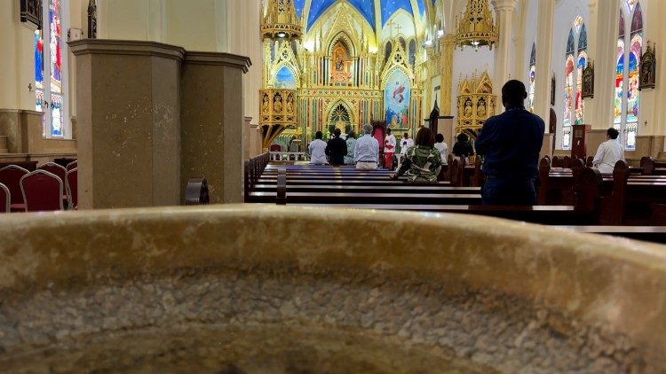 Leão XIV chega à Guiné Equatorial, última etapa da viagem à África - Jornal O São Paulo