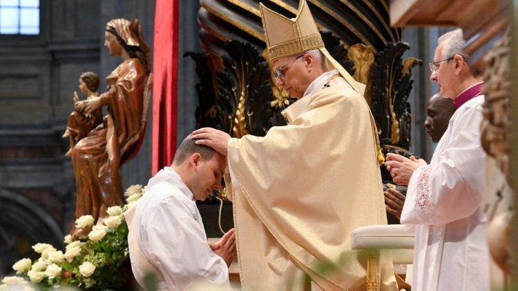 Papa recomenda a padres que sejam ‘um canal e não um filtro’ para o encontro com Jesus - Jornal O São Paulo