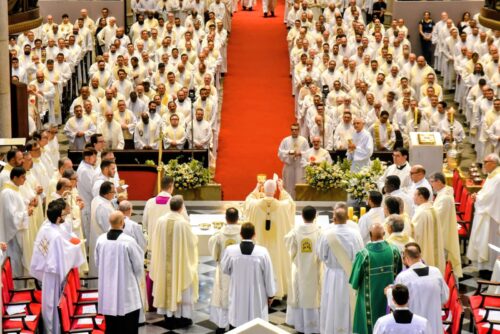 Na Missa do Crisma, Cardeal Scherer convida padres a ‘reavivar o dom recebido’