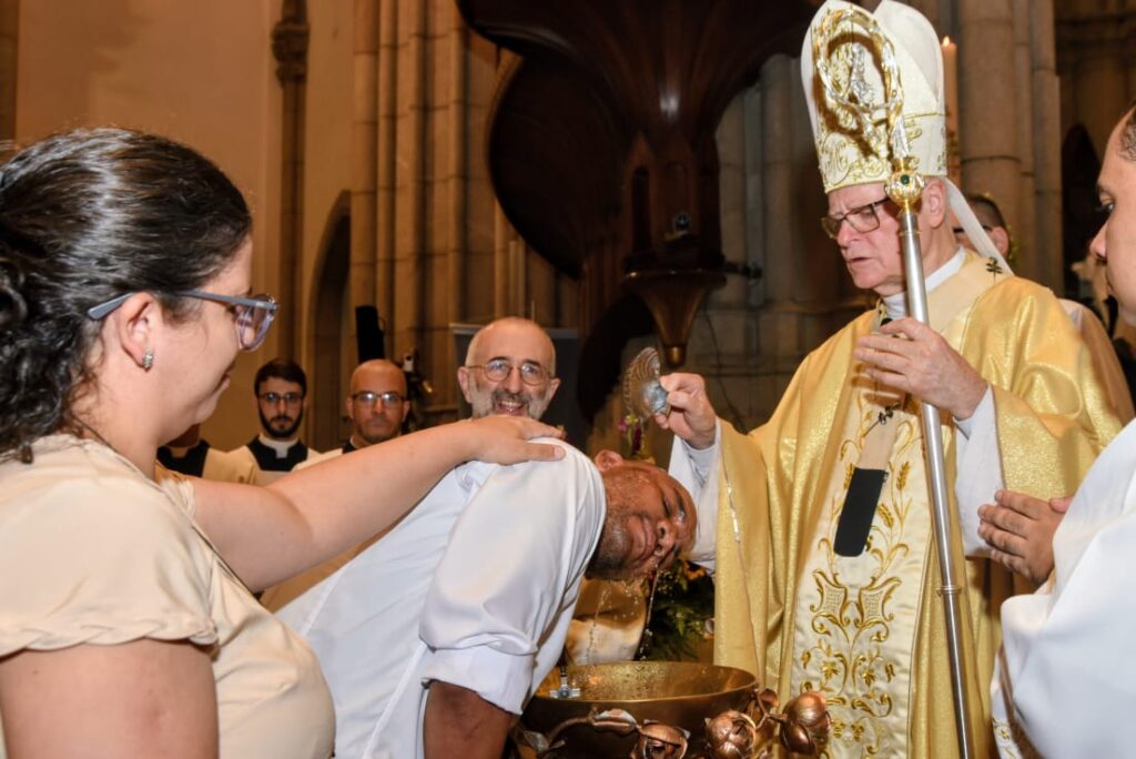 ‘Este é o anúncio desta noite: a passagem, do Senhor, da morte para a vida’ - Jornal O São Paulo