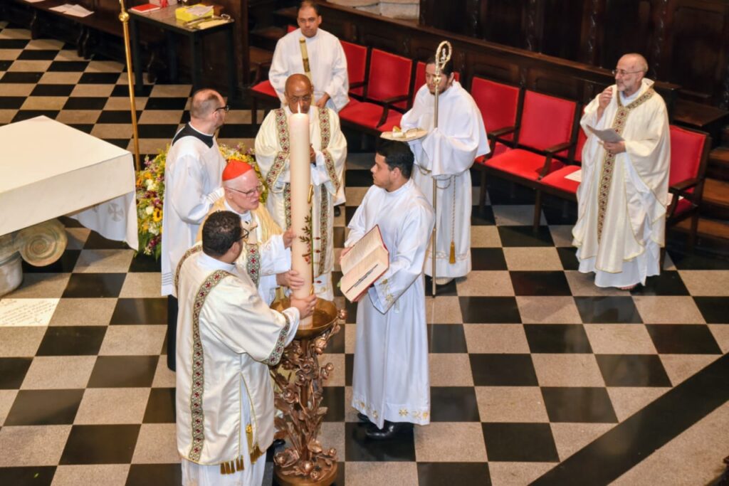 ‘Este é o anúncio desta noite: a passagem, do Senhor, da morte para a vida’ - Jornal O São Paulo