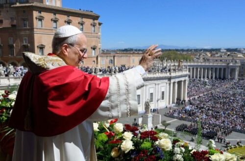 Papa na Urbi et Orbi: que se deponham as armas e que deixemos ‘nos surpreender por Cristo’ - Jornal O São Paulo