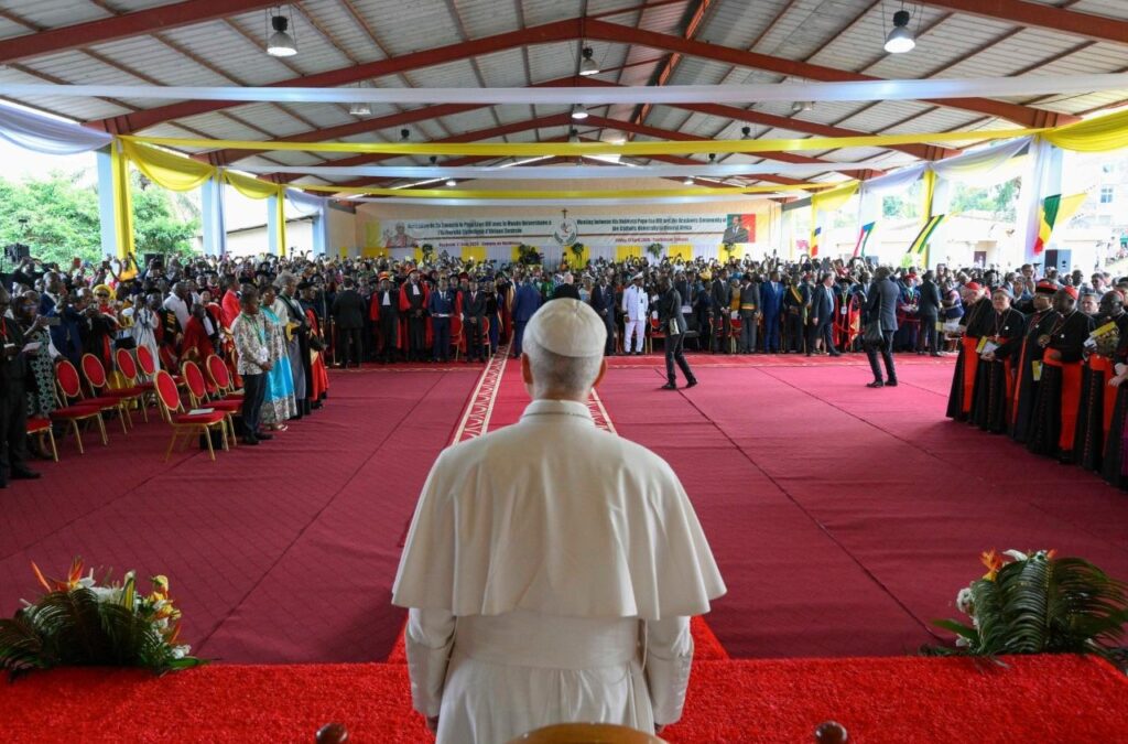 Papa aos universitários: sede construtores de um mundo mais justo e mais humano - Jornal O São Paulo