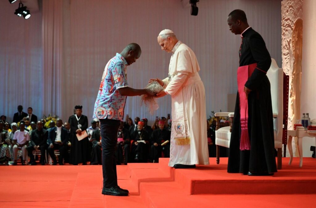Papa: a luz da caridade, cultivada nos lares e vivida na fé, pode transformar o mundo - Jornal O São Paulo