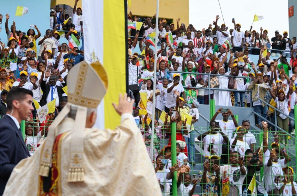 Papa se despede da África, tesouro de histórias e testemunhos de alegria e sofrimento - Jornal O São Paulo