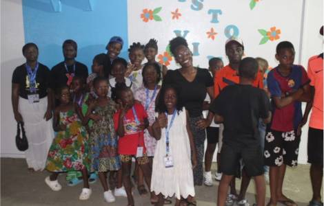 “Experiências belíssimas que tocam o coração”: crianças aguardam o Papa Leão XIV na Guiné Equatorial - Jornal O São Paulo