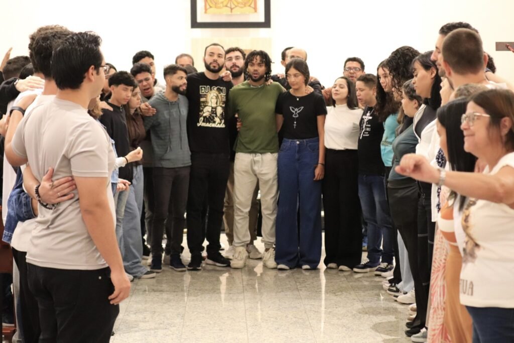 Momentos formativos, crismas e jubileu sacerdotal mobilizam fiéis na Região Belém - Jornal O São Paulo