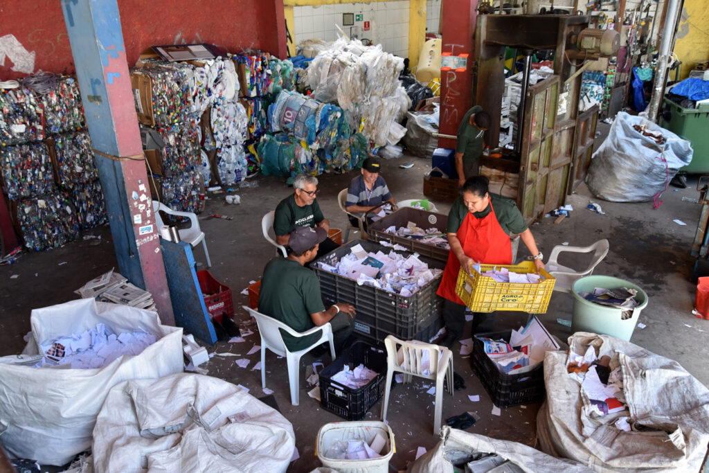 No Recifran, o trabalho com recicláveis trilha recomeços - Jornal O São Paulo