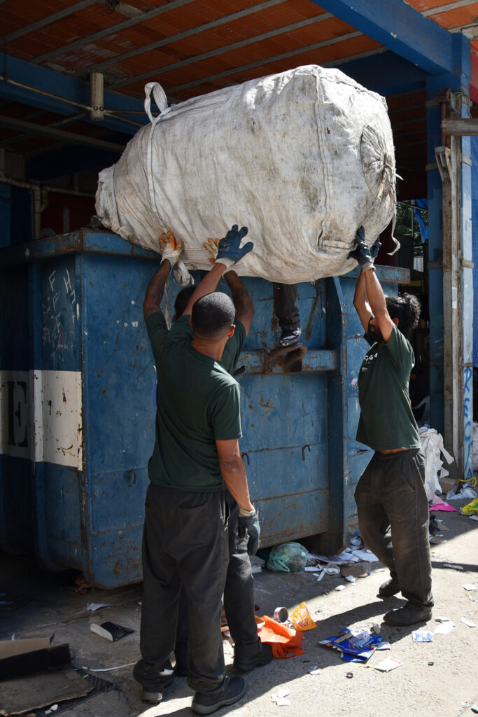 No Recifran, o trabalho com recicláveis trilha recomeços - Jornal O São Paulo
