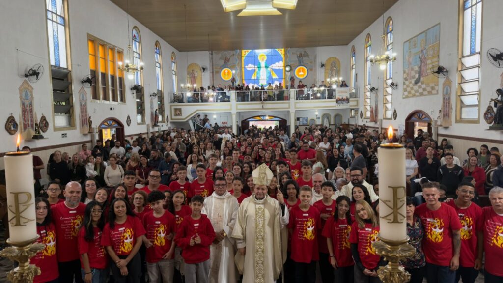 Dom Cícero Alves de França abençoa novo altar e ambão da Comunidade Nossa Senhora das Dores - Jornal O São Paulo