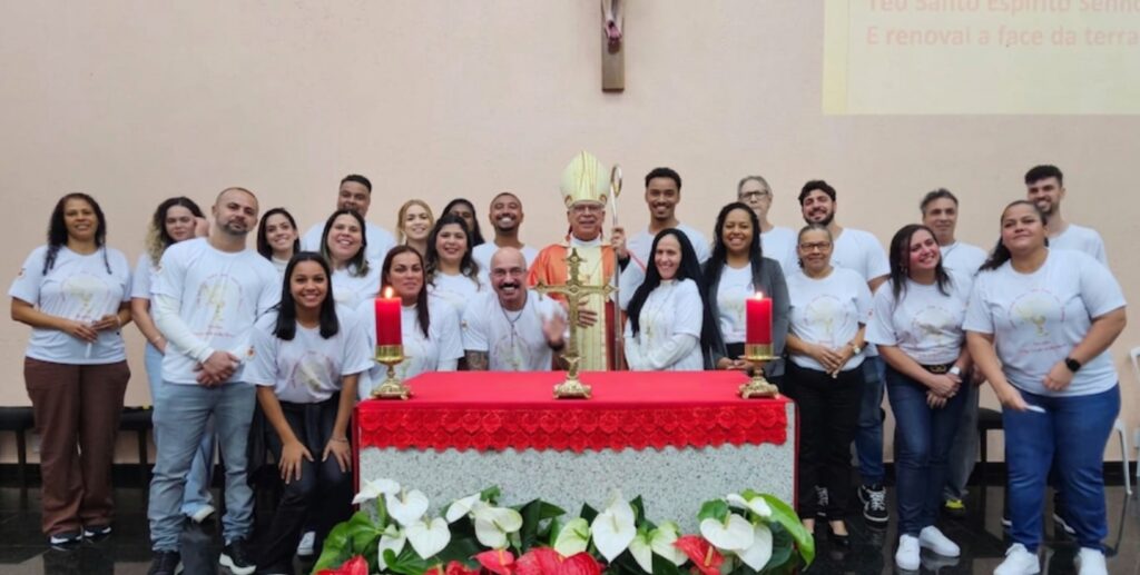 Na Brasilândia, Dom Carlos Silva preside festas de padroeiro e missas com Crismas - Jornal O São Paulo
