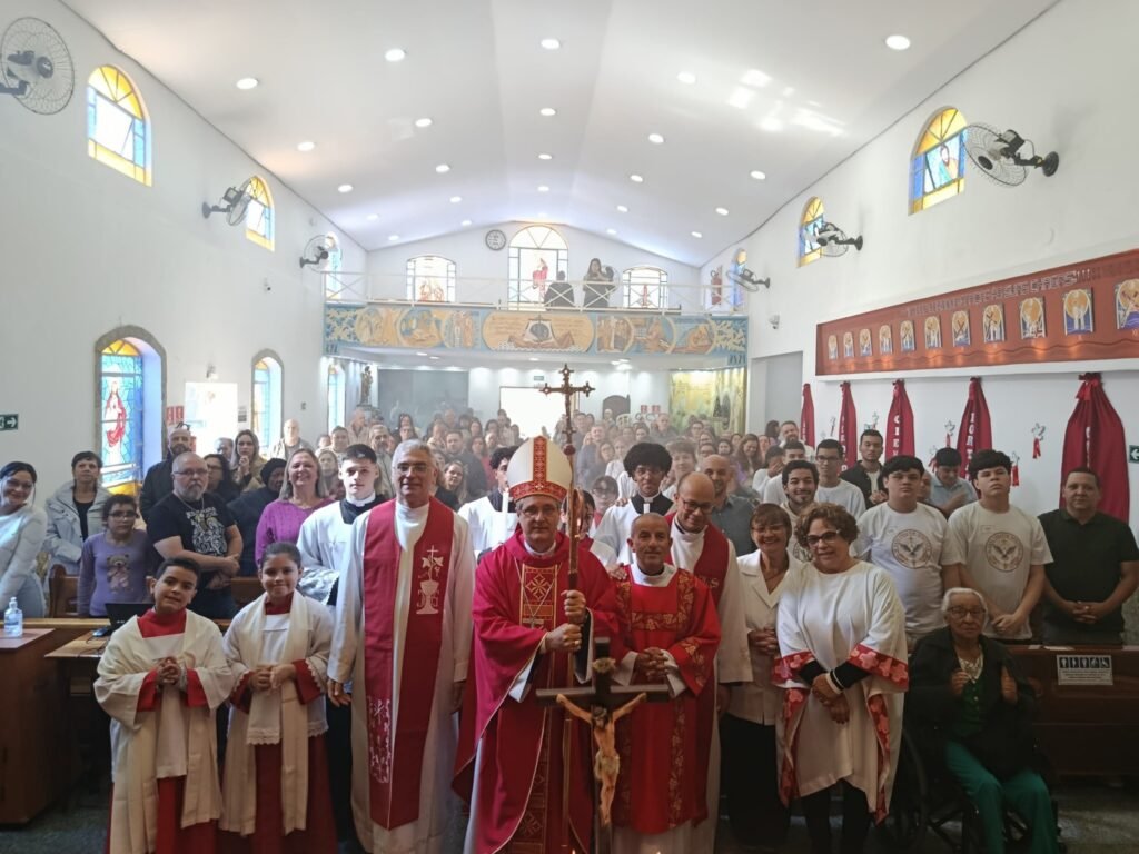 Dom Márcio Antonio preside missas com Crismas em paróquias da Região Santana - Jornal O São Paulo
