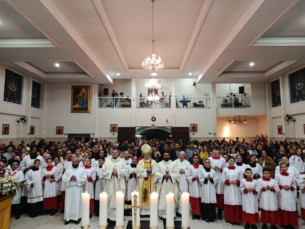 Dom Márcio Antonio preside missas com Crismas em paróquias da Região Santana - Jornal O São Paulo