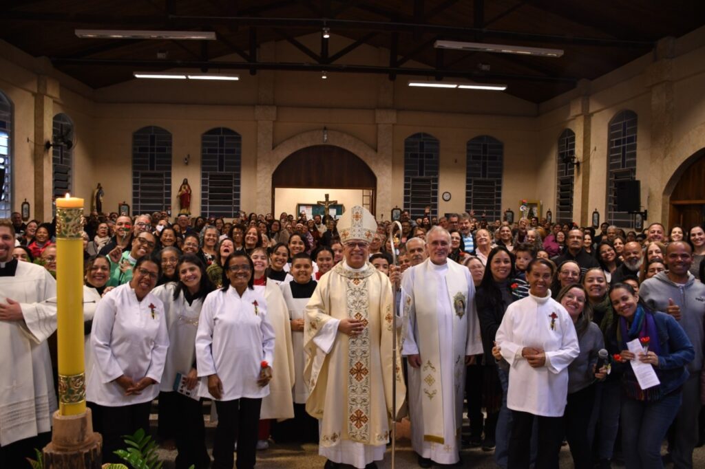 Na Brasilândia, Dom Carlos Silva preside festas de padroeiro e missas com Crismas - Jornal O São Paulo