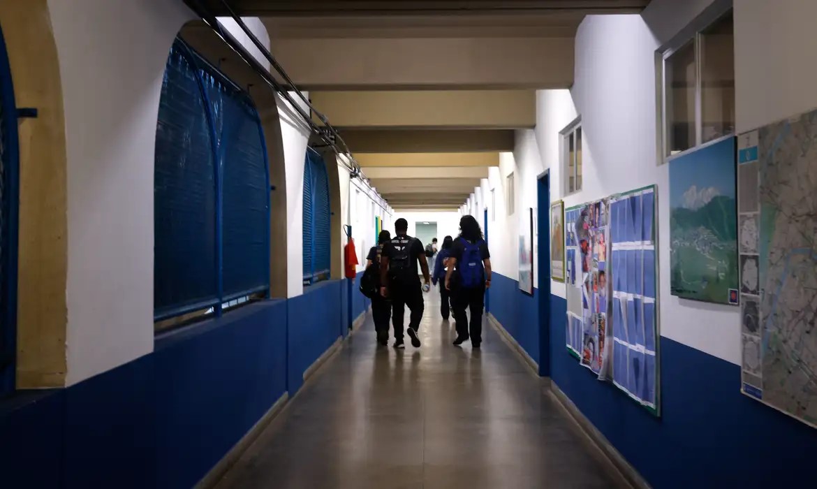 Enfrentamento à violência é desafio para 71,7% dos gestores de escolas - Jornal O São Paulo
