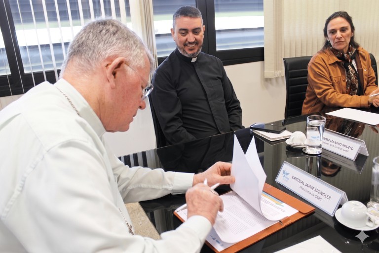CNBB renova acordo de cooperação em defesa da dignidade e dos direitos de crianças e adolescentes - Jornal O São Paulo