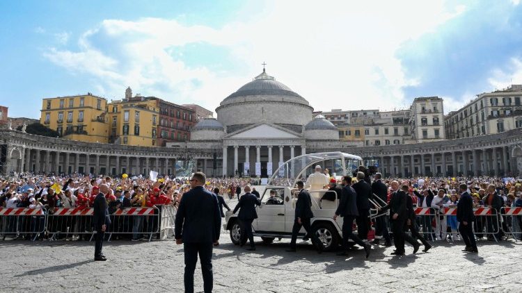 Papa: mais que “cartão-postal”, Nápoles seja um canteiro de paz - Jornal O São Paulo