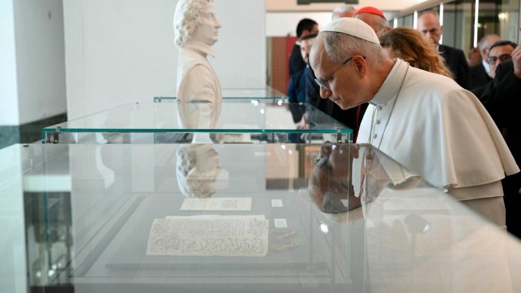 Papa aos universitários: sejam artesãos de paz, o rearmamento enriquece as elites - Jornal O São Paulo