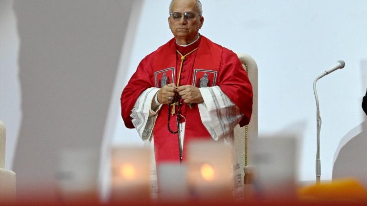 Papa convida o mundo rezar pela paz no sábado, 30 de maio