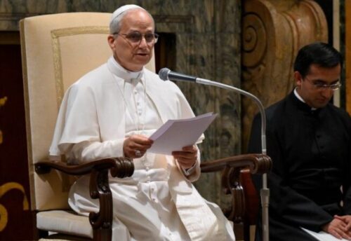 Papa: peçamos à Virgem que faça crescer em nós o amor pela Santa Madre Igreja
