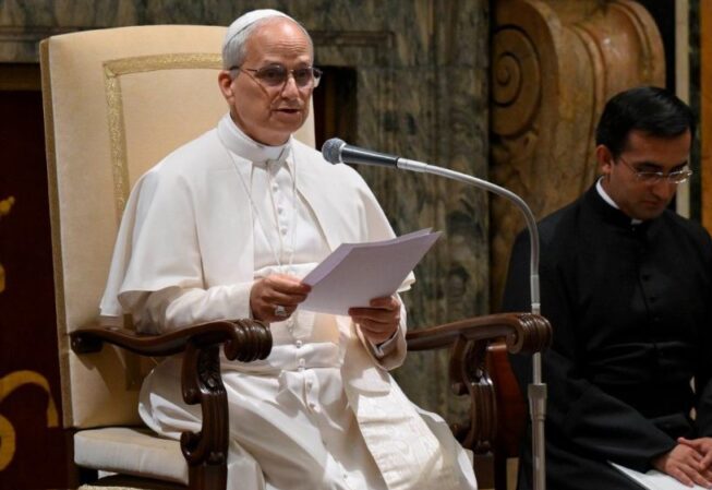 Papa: peçamos à Virgem que faça crescer em nós o amor pela Santa Madre Igreja