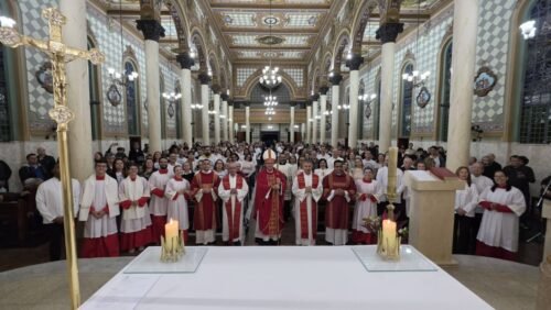 Na Região Santana, 73 adultos são crismados na Paróquia Santa Teresinha - Jornal O São Paulo