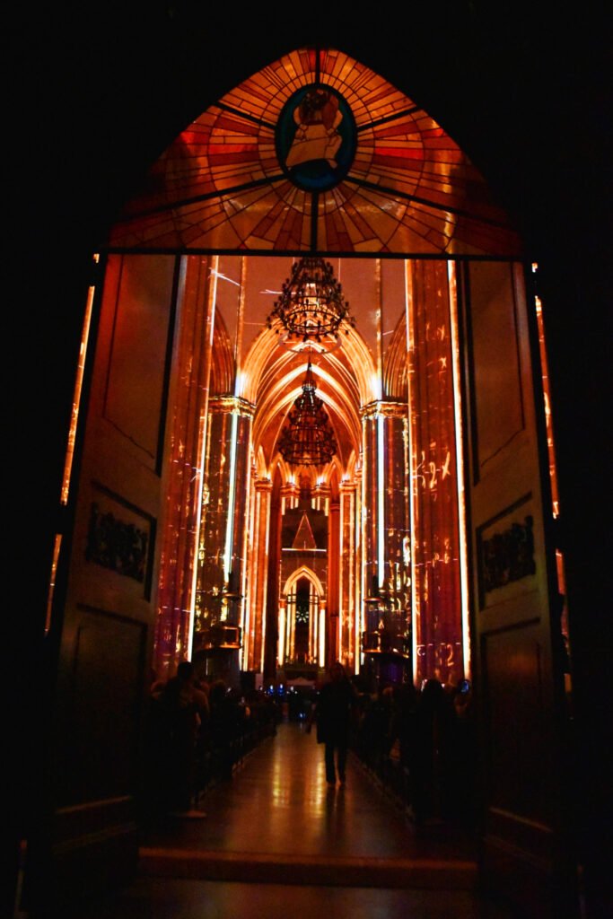Atendidos por pastorais e movimentos da Arquidiocese prestigiam o espetáculo imersivo Luminiscence - Jornal O São Paulo