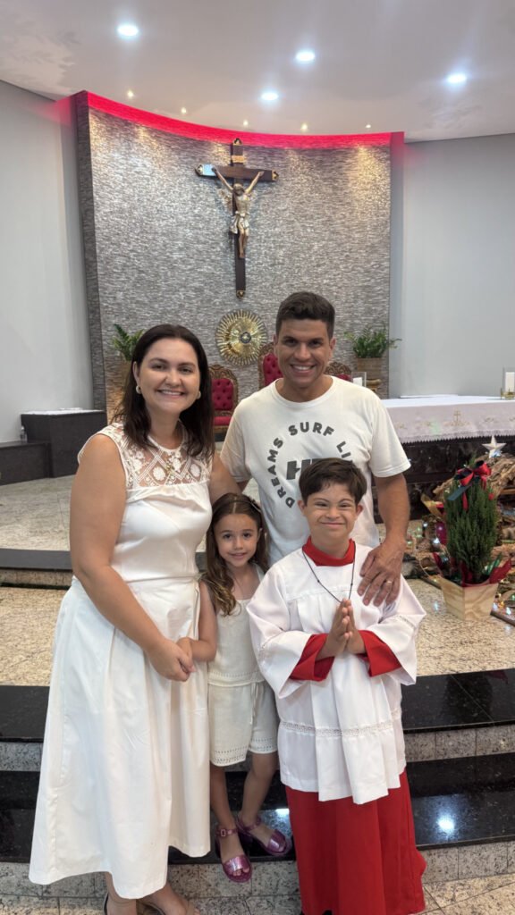Miguel Lopes: ‘Eu amo ser coroinha e servir no altar’ - Jornal O São Paulo