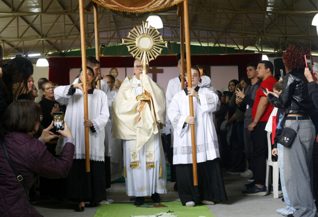 Paróquias do Decanato São Barnabé celebram Corpus Christi - Jornal O São Paulo