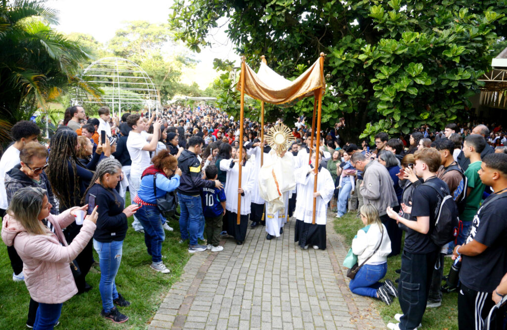 Paróquias do Decanato São Barnabé celebram Corpus Christi - Jornal O São Paulo