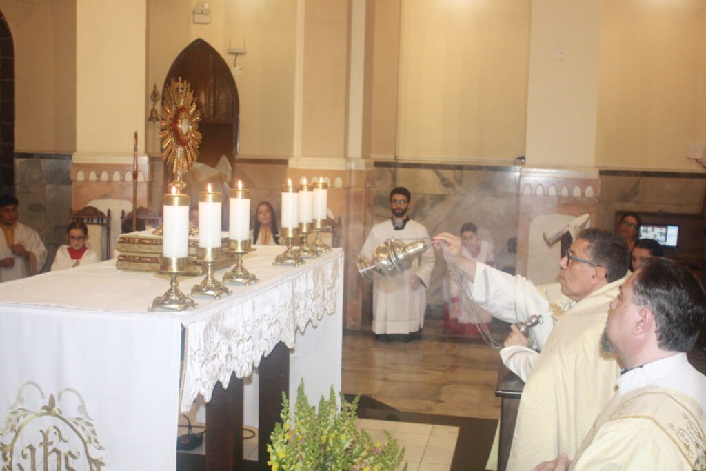 Dom Edilson destaca a presença real e substancial de Cristo na Eucaristia - Jornal O São Paulo