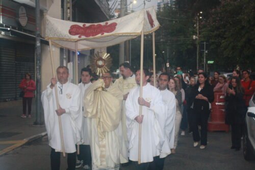 Dom Edilson destaca a presença real e substancial de Cristo na Eucaristia - Jornal O São Paulo