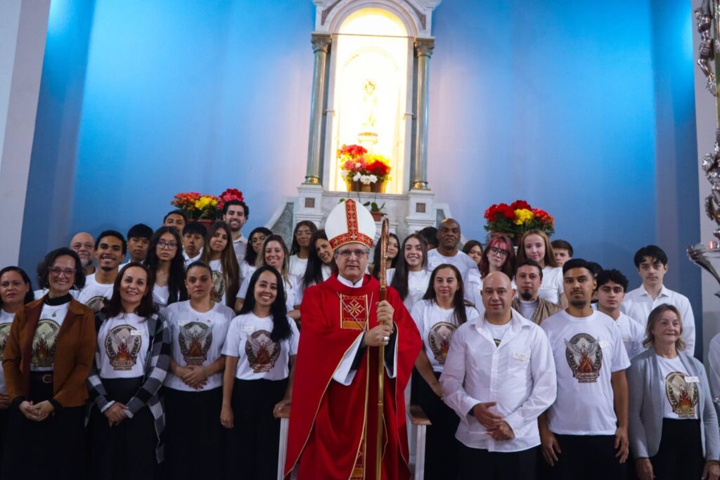 Dom Márcio crisma 249 jovens e adultos em 3 paróquias da Região Santana - Jornal O São Paulo
