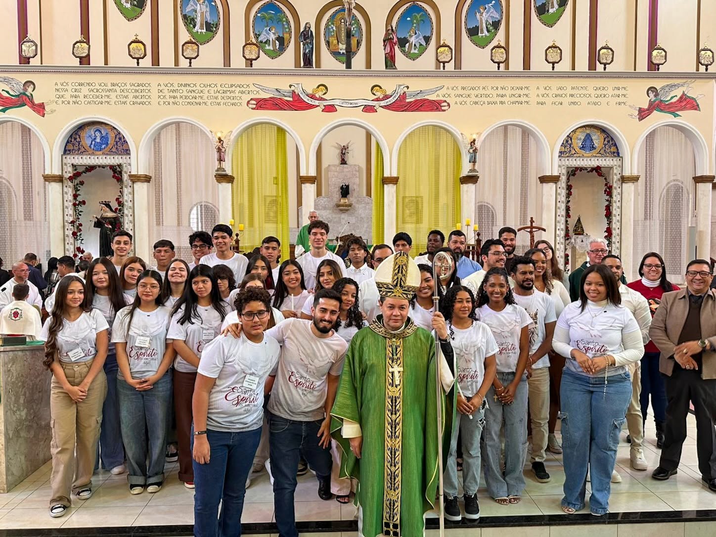 Em paróquias da Região Belém, Dom Cícero preside missas em festas de padroeiros e crismas - Jornal O São Paulo