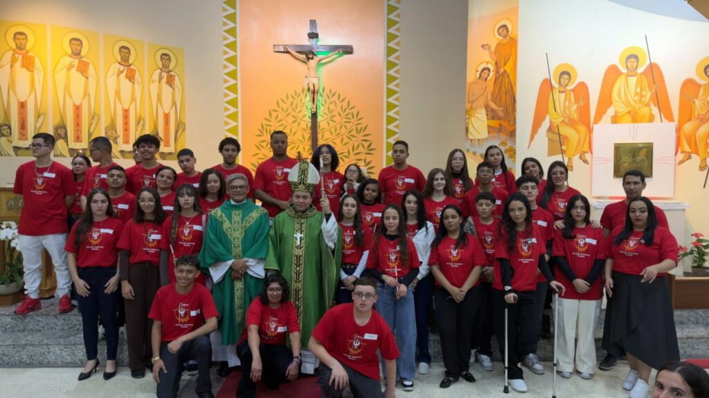 Em paróquias da Região Belém, Dom Cícero preside missas em festas de padroeiros e crismas - Jornal O São Paulo